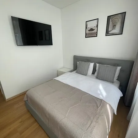 Apartment River House Center *