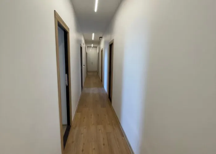 Daire River House Center